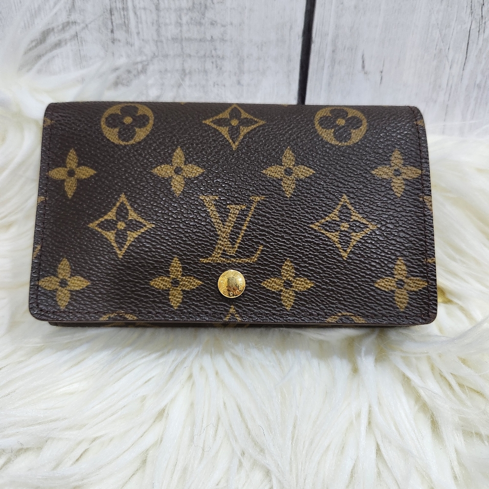 Louis Vuitton Tressor Wallet